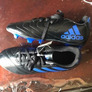 Soccer shoes